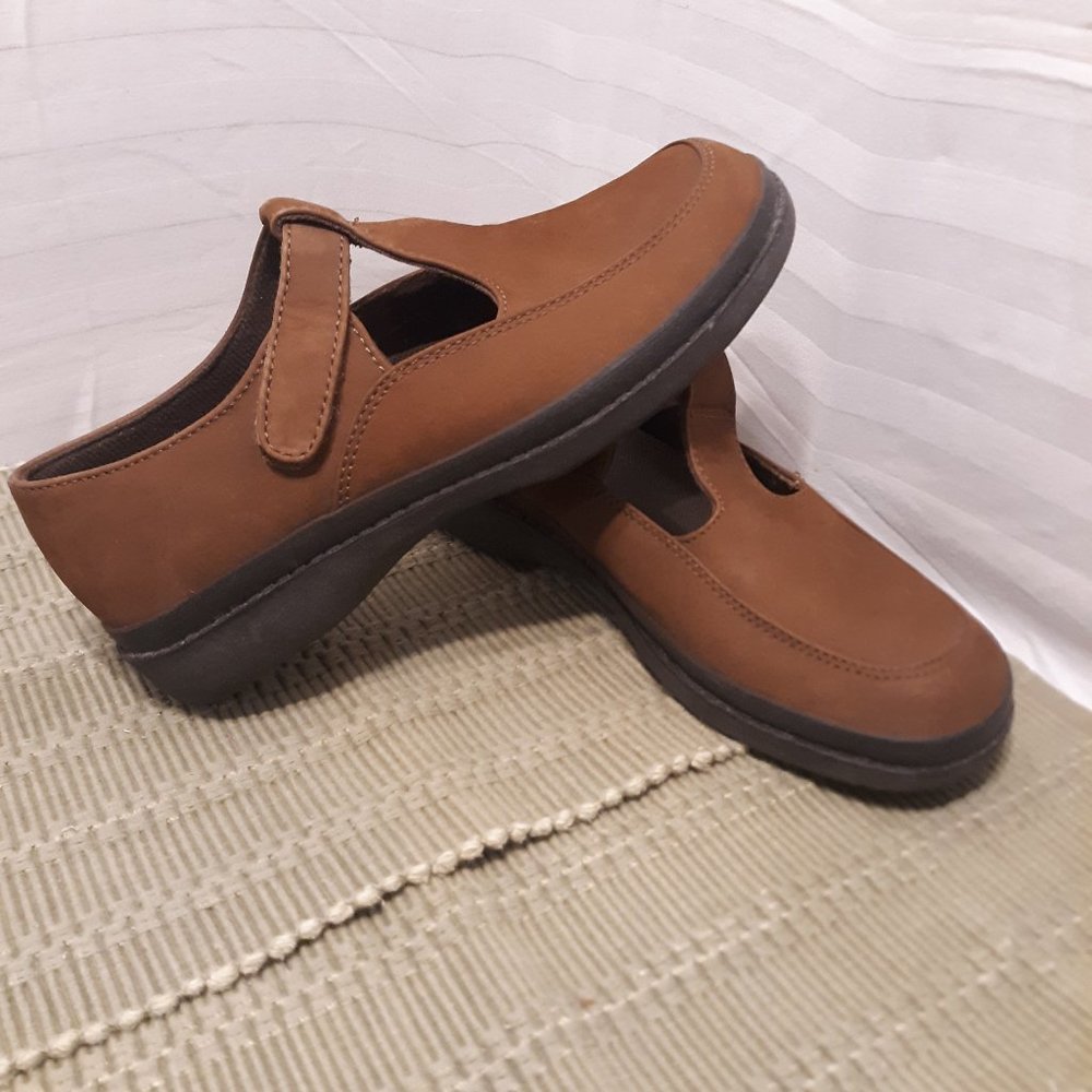 ( Listing # 27 ) Easy Spirit Shoes - Picture 1 of 6